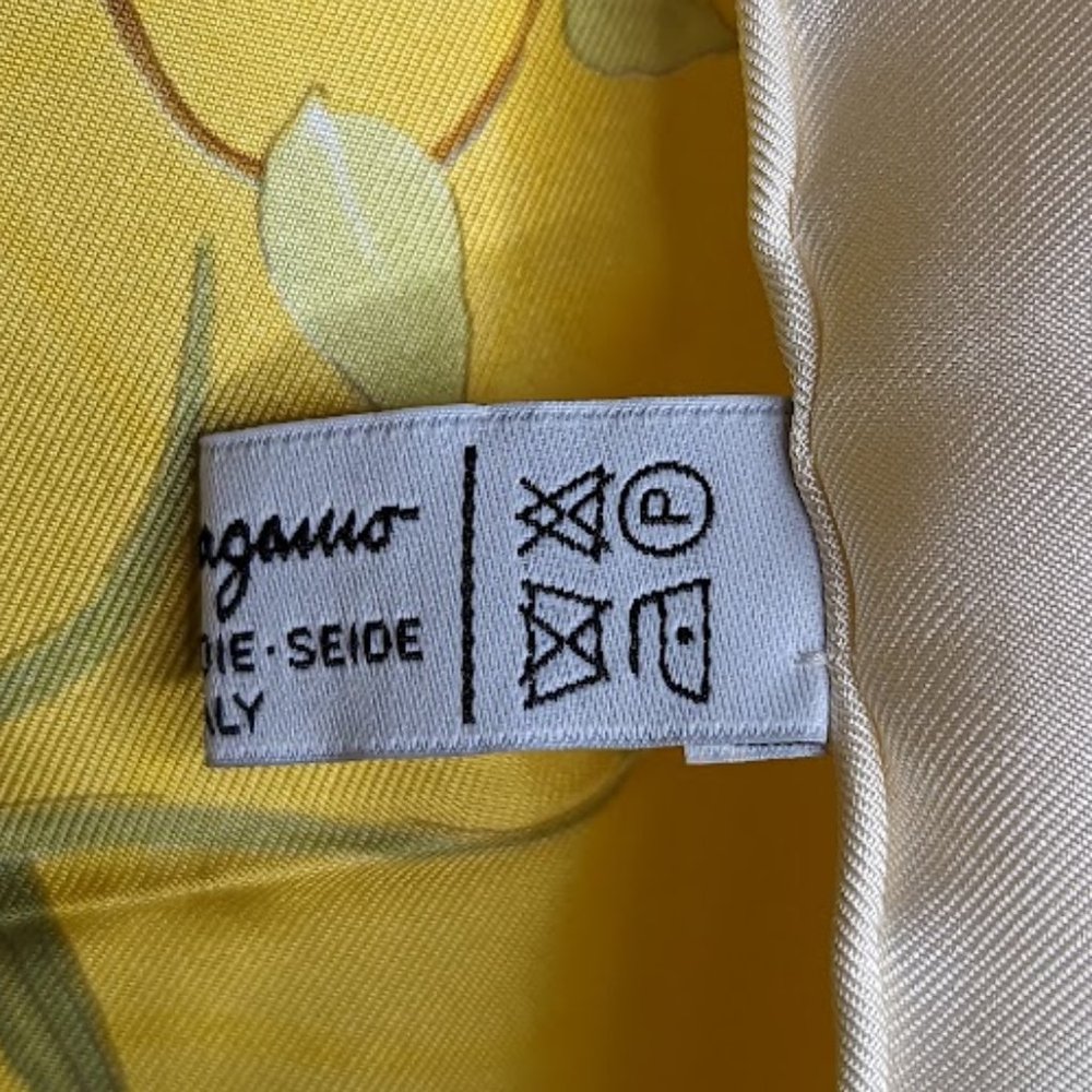 Salvatore Ferragamo 100% Silk Rare Floral Yellow Scarf - Picture 5 of 13